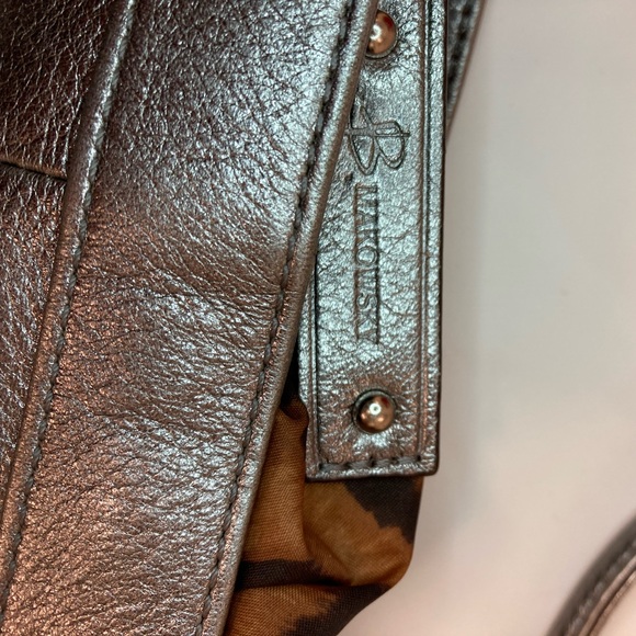 B MAKOWSKY Crossbody Purse ~ $139 Silver leather Leopard Lined - Picture 11 of 12
